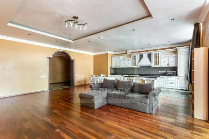 Сдается 3-комн. квартира, 148 м²