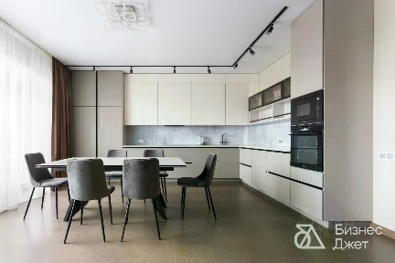Продается 4-комн. квартира, 137 м²