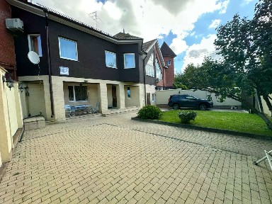 Продается 3-этажный дом, 435 м²