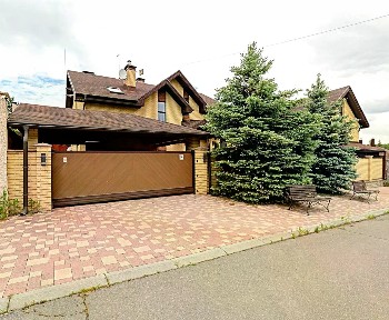 Продается 2-этажный дом, 300 м²