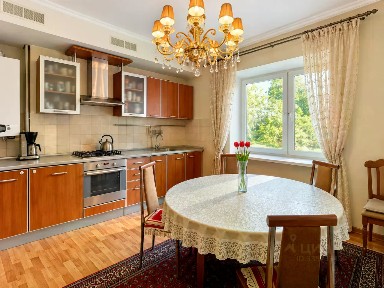 Сдается 2-этажный дом, 251 м²