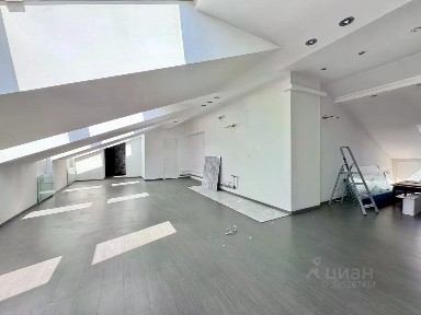 Продается 4-комн. квартира, 370,9 м²