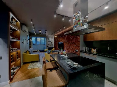 Продается 4-комн. квартира, 100 м²