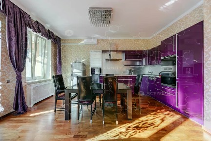Сдается 3-комн. квартира, 130 м²