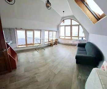 Сдается 3-этажный дом, 270 м²