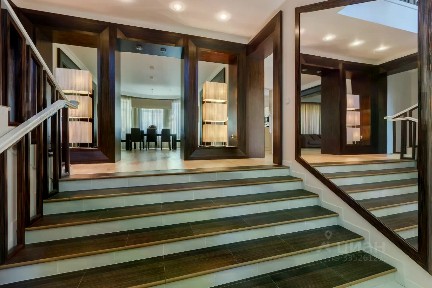 Продается 3-этажный дом, 559 м²
