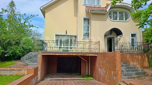 Продается 4-этажный дом, 374 м²