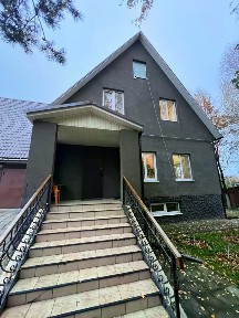 Продается 3-этажный дом, 519 м²