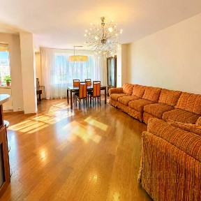 Продается 4-комн. квартира, 140 м²