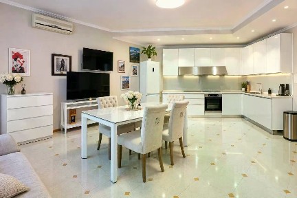 Продается 3-комн. квартира, 219,9 м²