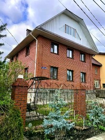 Сдается 3-этажный коттедж, 290 м²