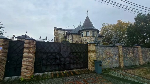 Сдается 3-этажный коттедж, 380 м²