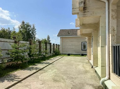Сдается 2-этажный дом, 216 м²