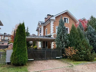 Сдается 3-этажный таунхаус, 250 м²