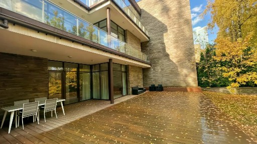 Сдается 3-этажный дом, 700 м²