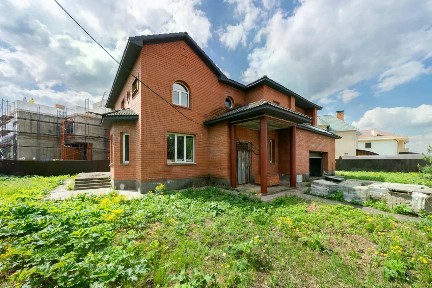 Продается 2-этажный дом, 388,9 м²