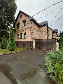 Сдается 3-этажный коттедж, 240 м²