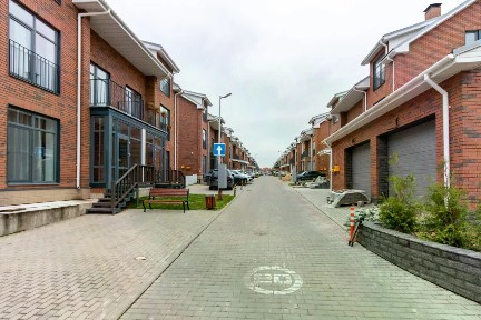 Продается 3-этажный таунхаус, 174 м²