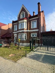 Продается 3-этажный дом, 393 м²