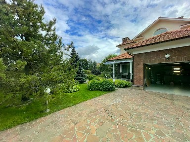 Продается 3-этажный коттедж, 400 м²