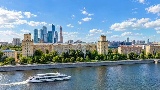 Продается 3-комн. квартира, 130 м²
