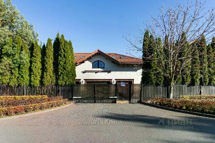Продается 2-этажный коттедж, 1 074,2 м²