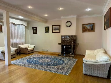 Продается 3-этажный таунхаус, 311 м²