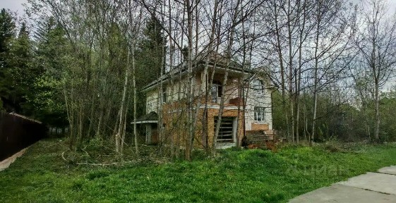 Продается 3-этажный дом, 327 м²