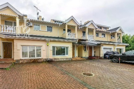 Продается 3-этажный таунхаус, 187 м²