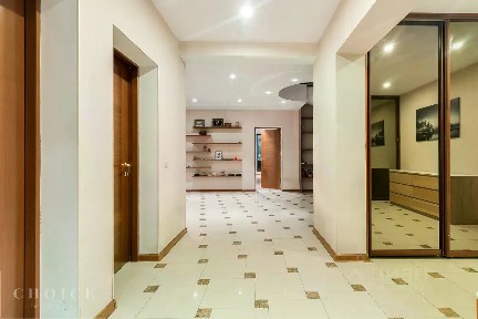 Сдается 2-этажный дом, 370 м²