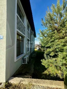 Сдается 2-этажный дом, 240 м²