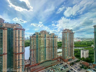 Продается 3-комн. квартира, 129,5 м²