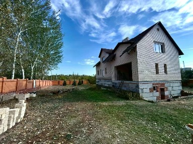 Продается 2-этажный дом, 180 м²