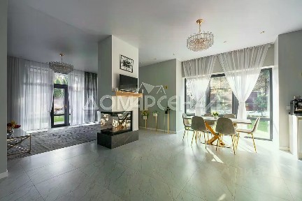 Продается 2-этажный дом, 312 м²