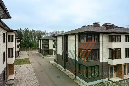 Продается 3-этажный таунхаус, 196 м²