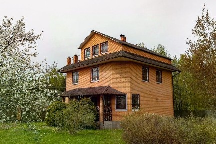 Продается 3-этажный дом, 220 м²
