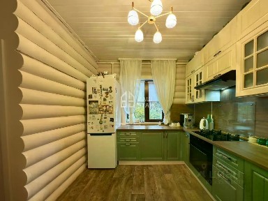 Продается 3-этажный дом, 210 м²