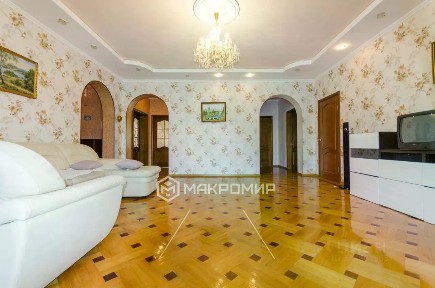 Продается 4-комн. квартира, 140 м²