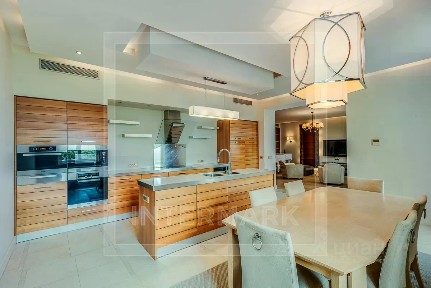 Сдается многокомнатная квартира, 250 м²