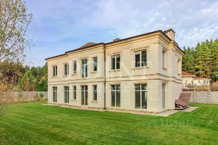 Продается 2-этажный коттедж, 655 м²