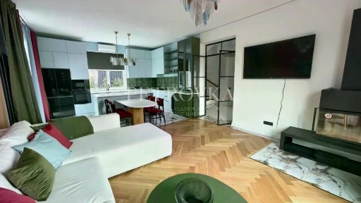 Продается 2-этажный дом, 240 м²