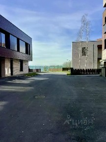 Продается 3-этажный таунхаус, 304 м²