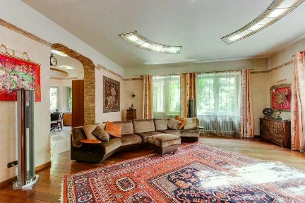 Сдается 3-этажный дом, 440 м²