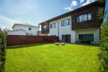 Сдается 2-этажный дом, 270 м²