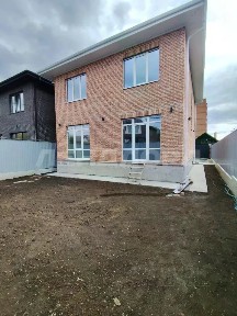 Продается 2-этажный дом, 180 м²