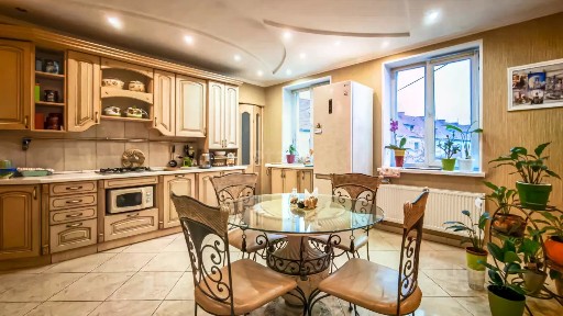Продается 2-комн. квартира, 55,6 м²