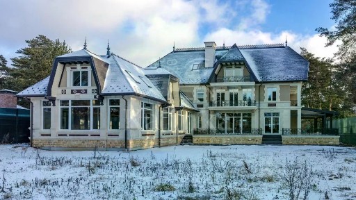 Продается 4-этажный дом, 914,8 м²
