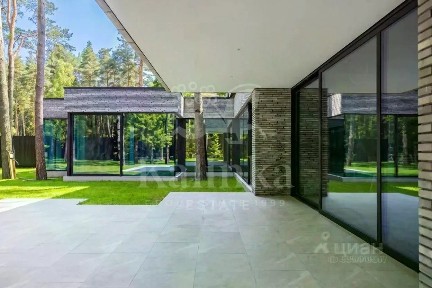 Продается 2-этажный дом, 595 м²