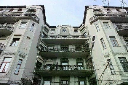 Продается 5-комн. квартира, 249 м²
